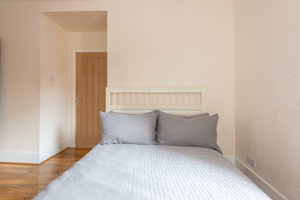 Ness Central Apartment - Greig Street Інвернесс Екстер'єр фото